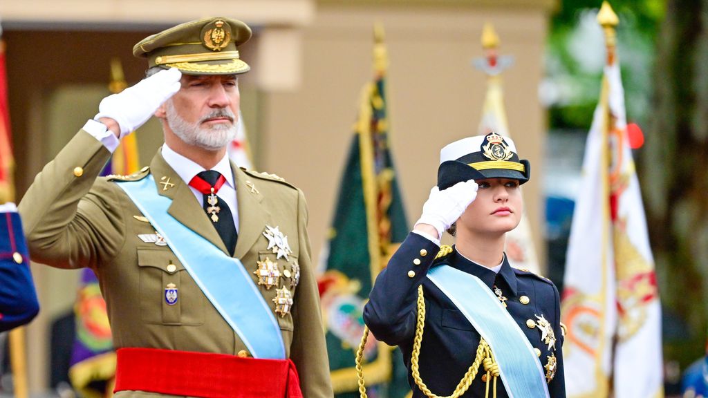 La princesa Leonor y el rey Felipe durante el día de la Hispanidad