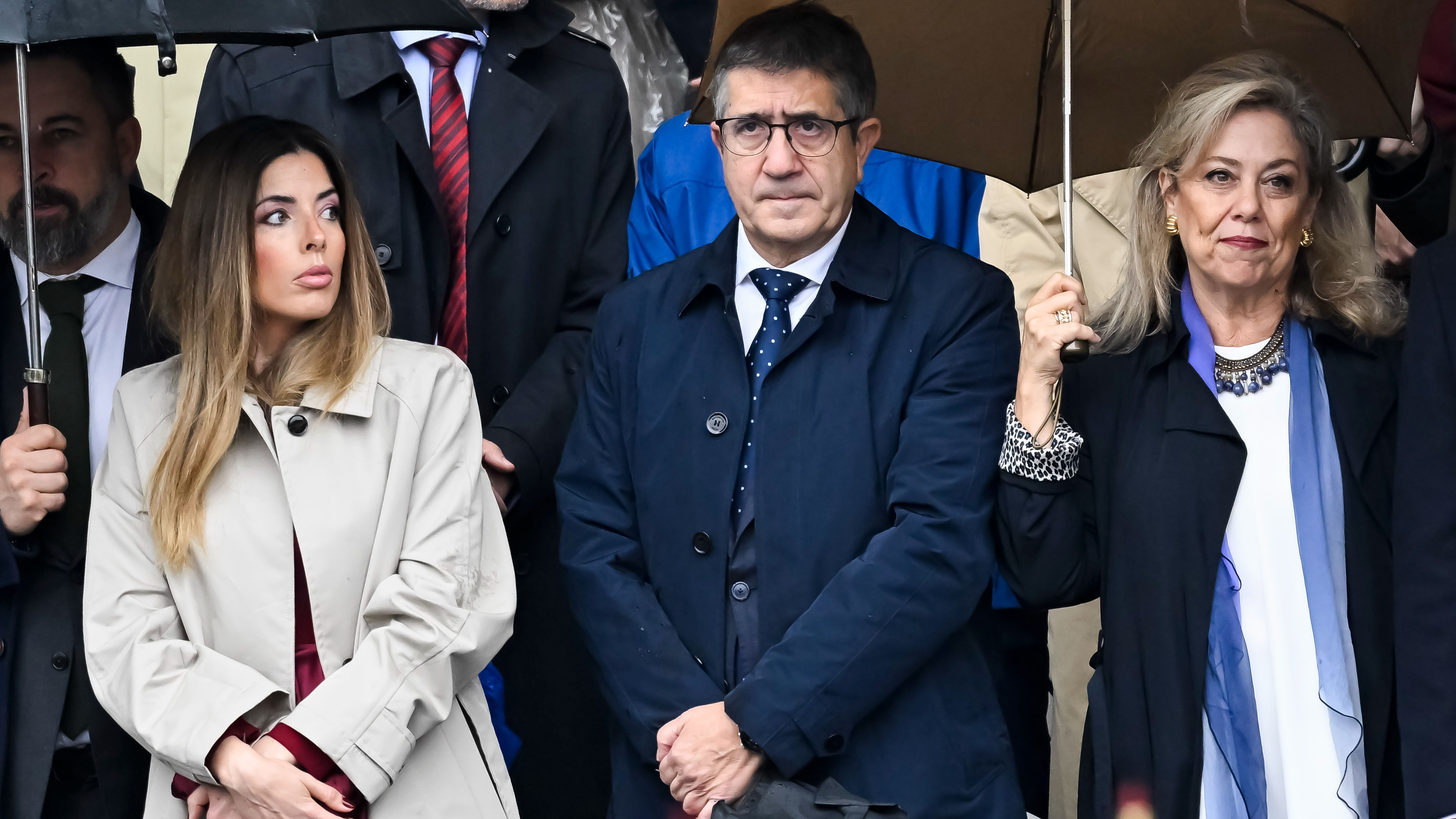 Lidia Bedman y Patxi López durante el desdile del Día de la Hispanidad
