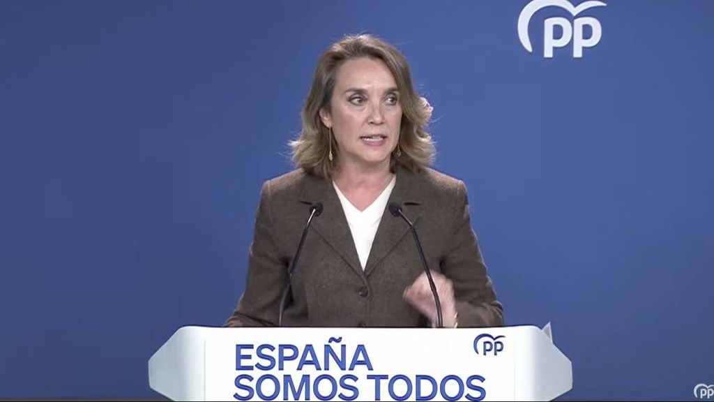 La secretaria general del Partido Popular, Cuca Gamarra, en rueda de prensa