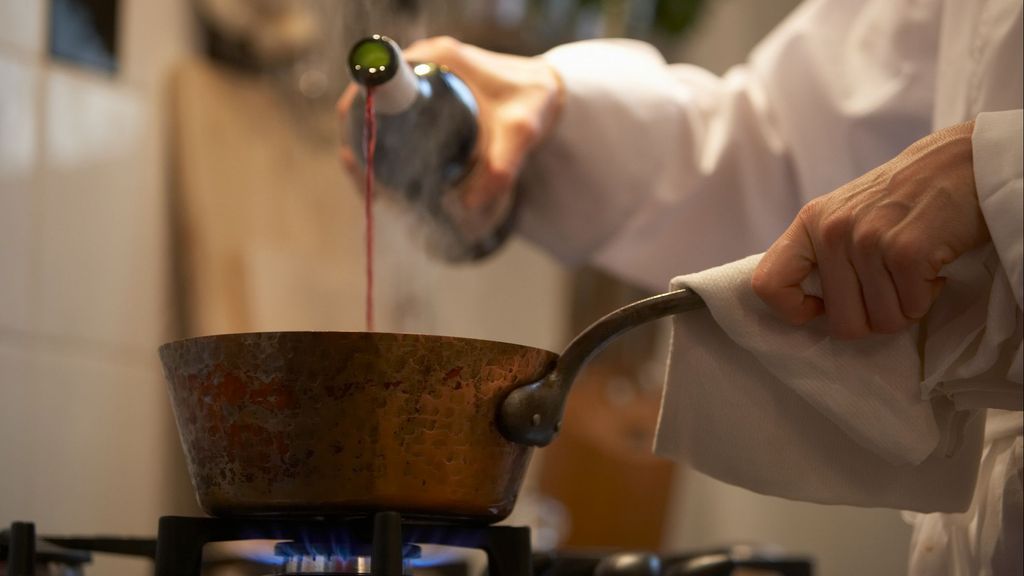 Muchas salsas se cocinan con vino, cerveza, coñac o brandy, entre otros