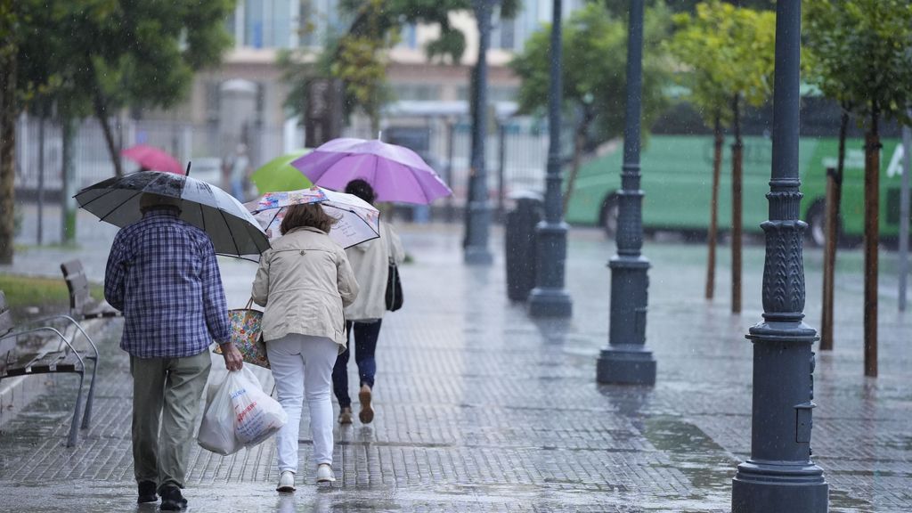 El huracán 'Leslie' llega en forma de borrasca a España y deja en alerta por lluvias y frío a cinco comunidades