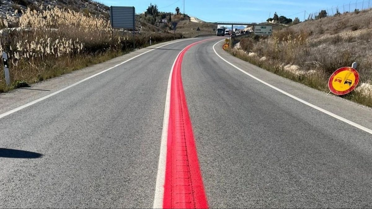 La DGT introduce la línea roja en las carreteras españolas