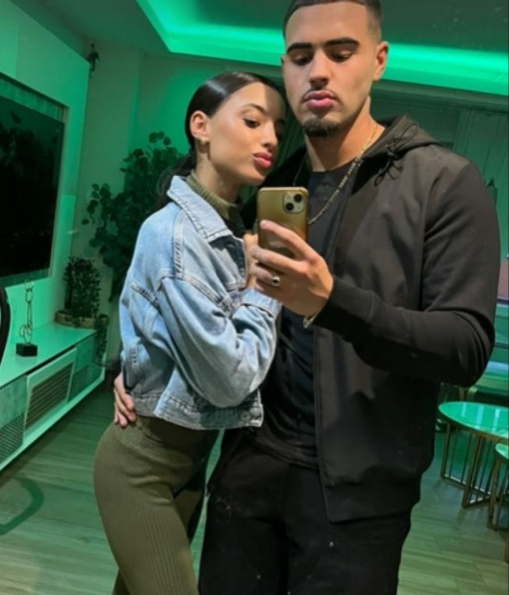 La primera foto de Carlitos y Coral tras su 'pedido'