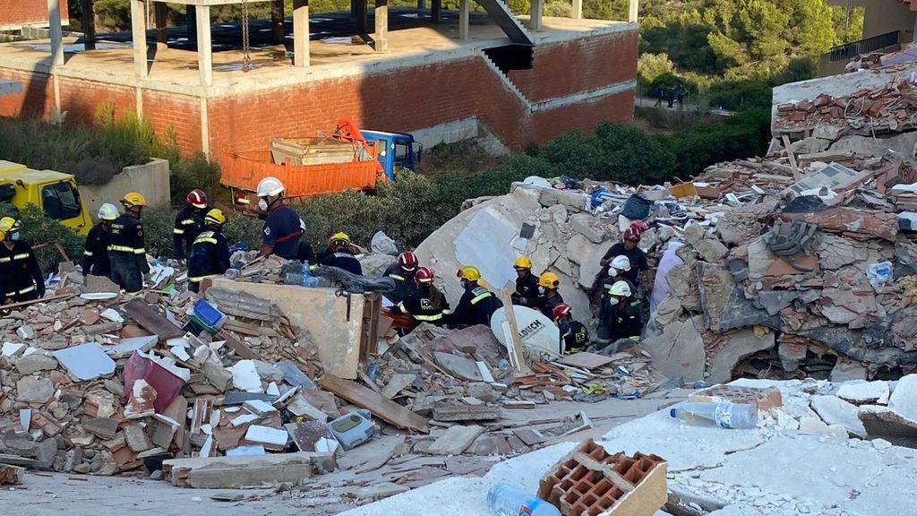 Trabajos de rescate tras el derrumbe del edificio