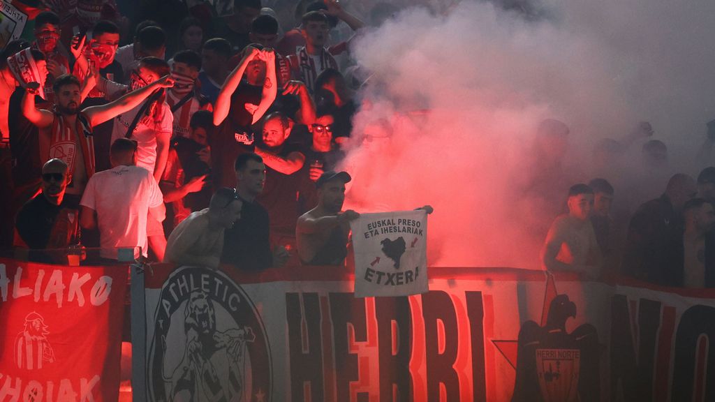 Aficionados en el partido del Athletic Club y AS Roma