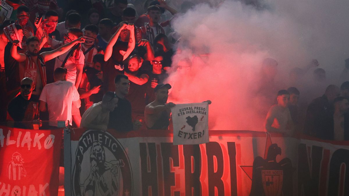 Aficionados en el partido del Athletic Club y AS Roma