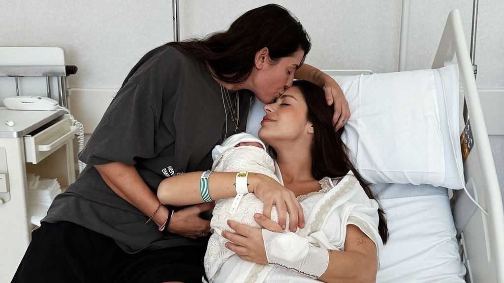 Dulceida y Alba presentan a su hija recién nacida, Aria