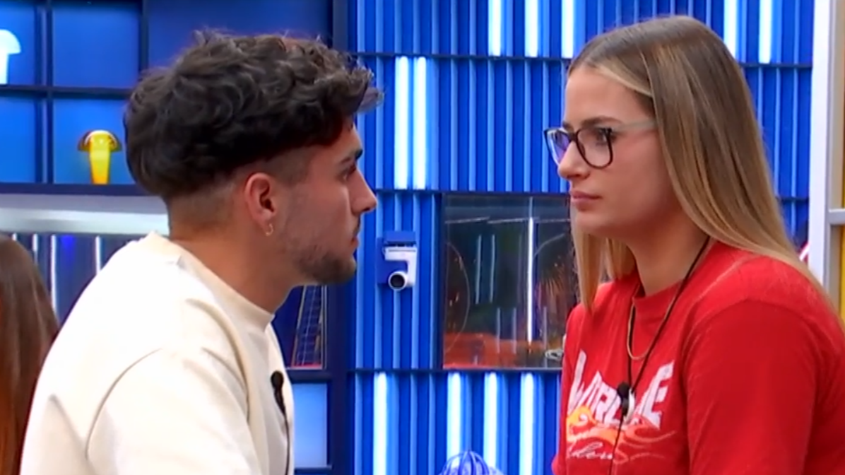 Laura alucina con Manu al tomar distancia con ella tras unos gritos del exterior: "No me esperaba que dijeras eso"