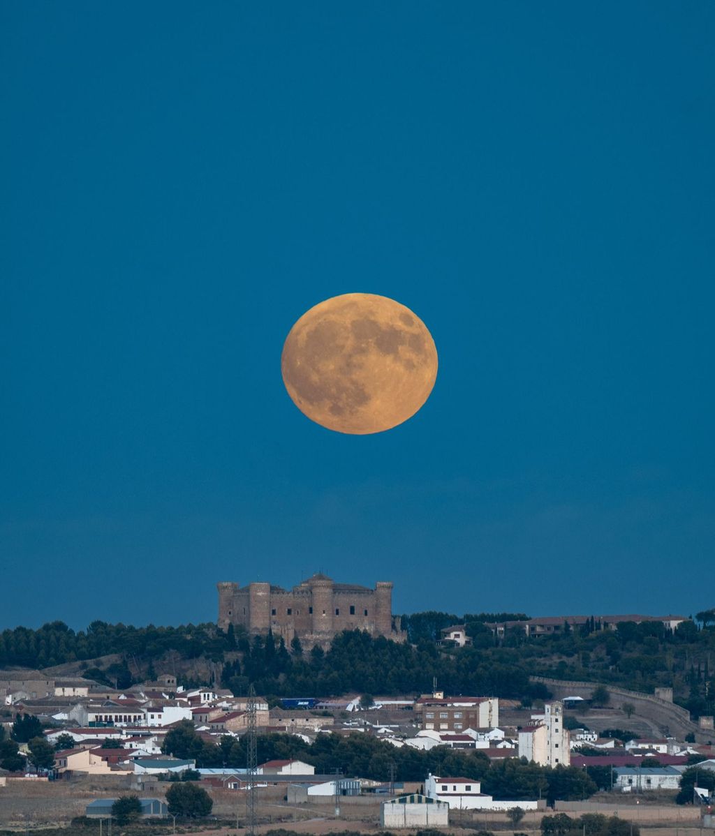 Vista de Belmonte, gobernado por el Castillo.