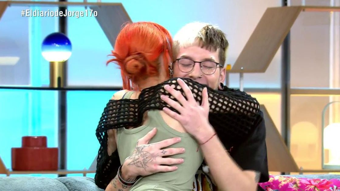 Le pide matrimonio a su novia en directo