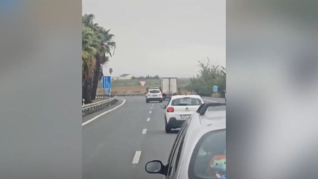 Espectacular robo de un camión en plena autovía A-4 a la altura de Écija