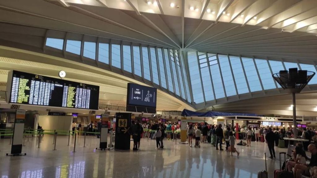 La traducción al español de un cartel en un aeropuerto se hace viral y genera debate