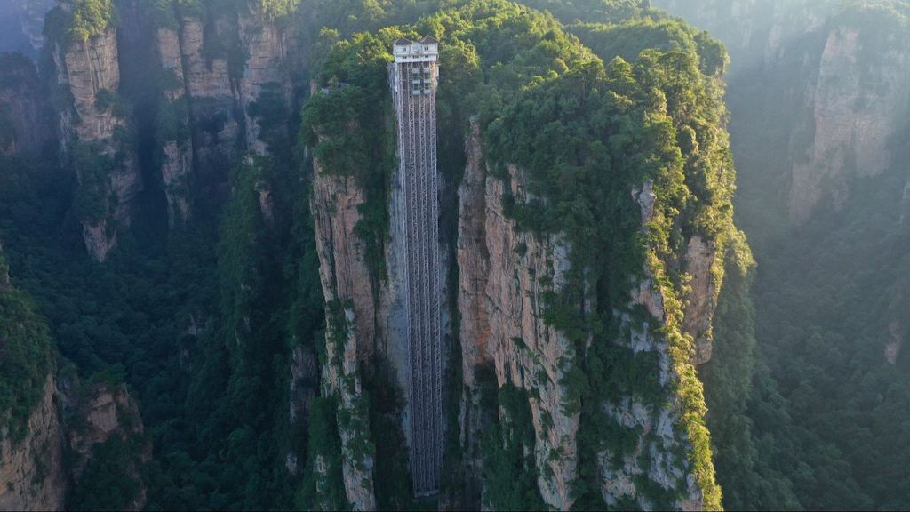 Bailong, el ascensor exterior más alto del mundo