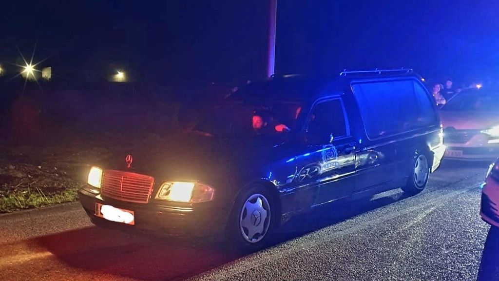 La Policía Local impide la celebración de una carrera ilegal en O Porriño, Pontevedra: participaba hasta un coche fúnebre