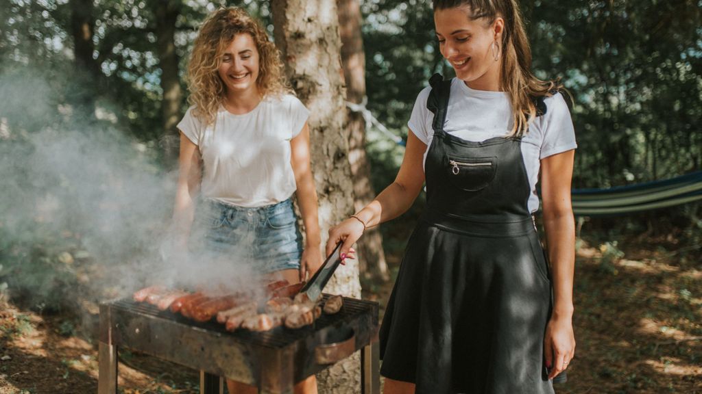 La mayoría de los hombres hace un estropicio en la barbacoa