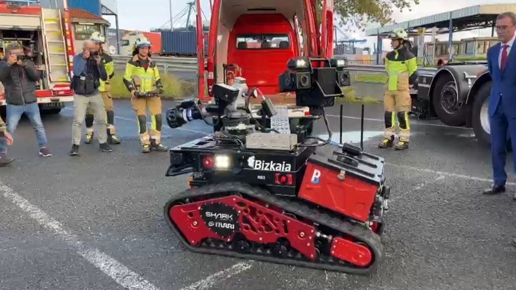 Presentan el primer robot polivalente que ayudará a los bomberos vascos en situaciones de alto riesgo y de salvamento