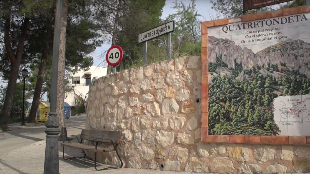 Entrada a la localidad de Quatretondeta, Alicante