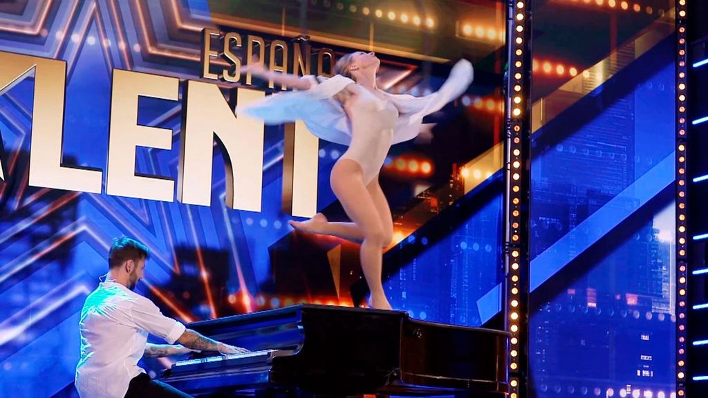 Duo9Art se mete al público en el bolsillo con su original número de aro y piano: "Ha sido muy romántico" Got Talent Temporada 10 Top Vídeos 87