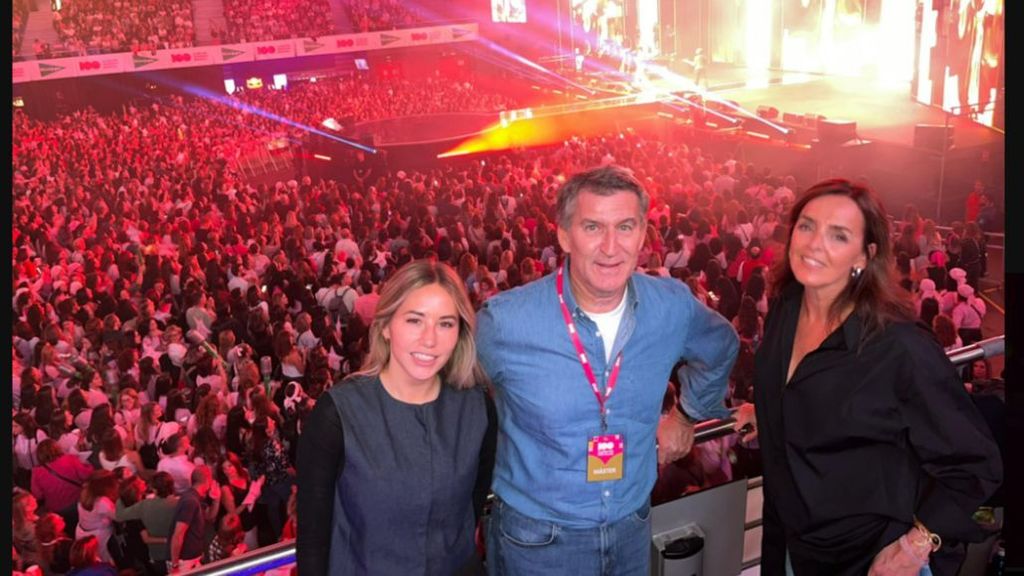 Alberto Núñez Feijóo, aclamado al grito de "presidente" en un concierto benéfico contra el cáncer