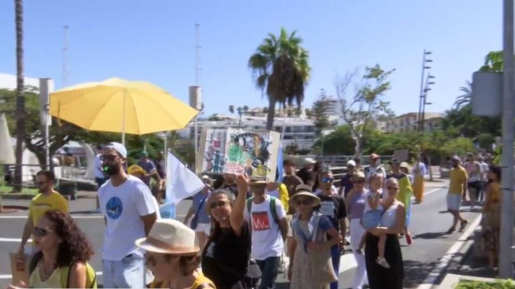 Canarias protesta por el turismo masivo y el precio desorbitado de las viviendas