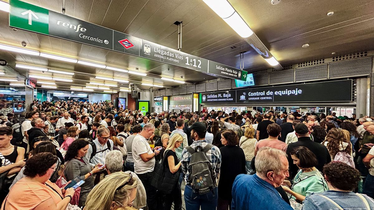 Cientos de personas en la estación de Atocha, a 19 de octubre de 2024