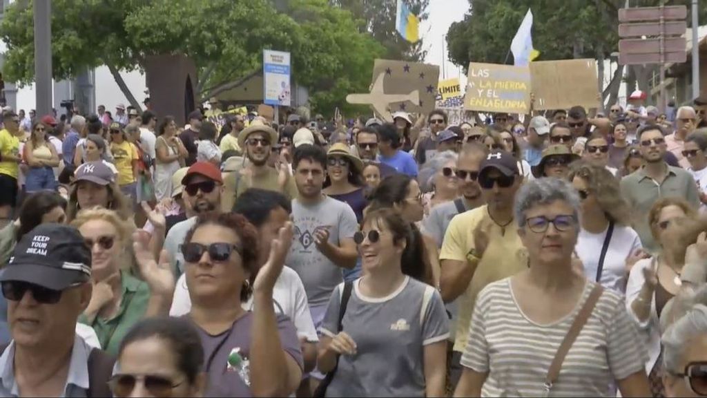 Multitudinarias protestas en varias zonas de Canarias contra el turismo de masas