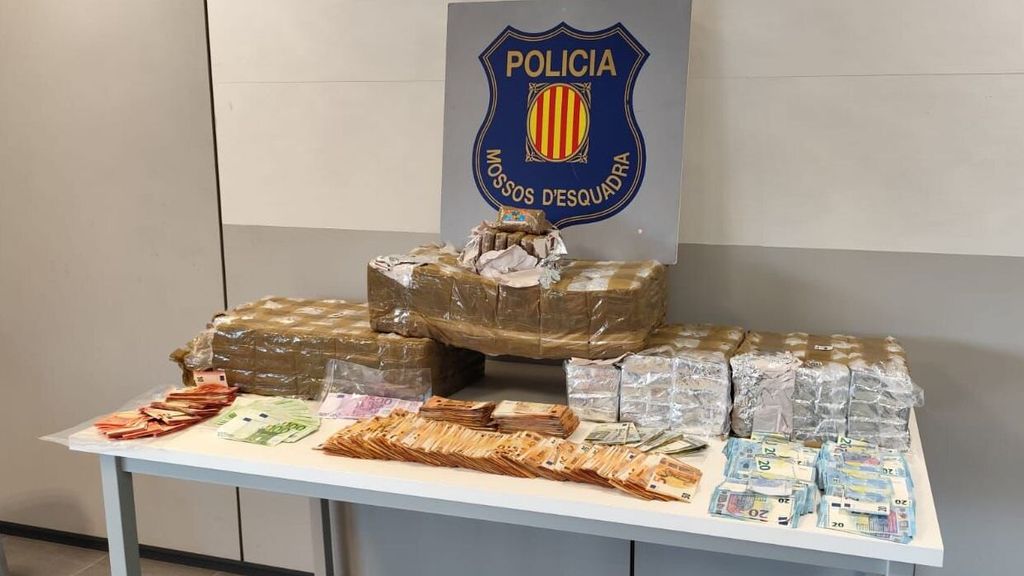 Paquetes de hachís y 90.000 euros en efectivo incautados en Granollers, Barcelona