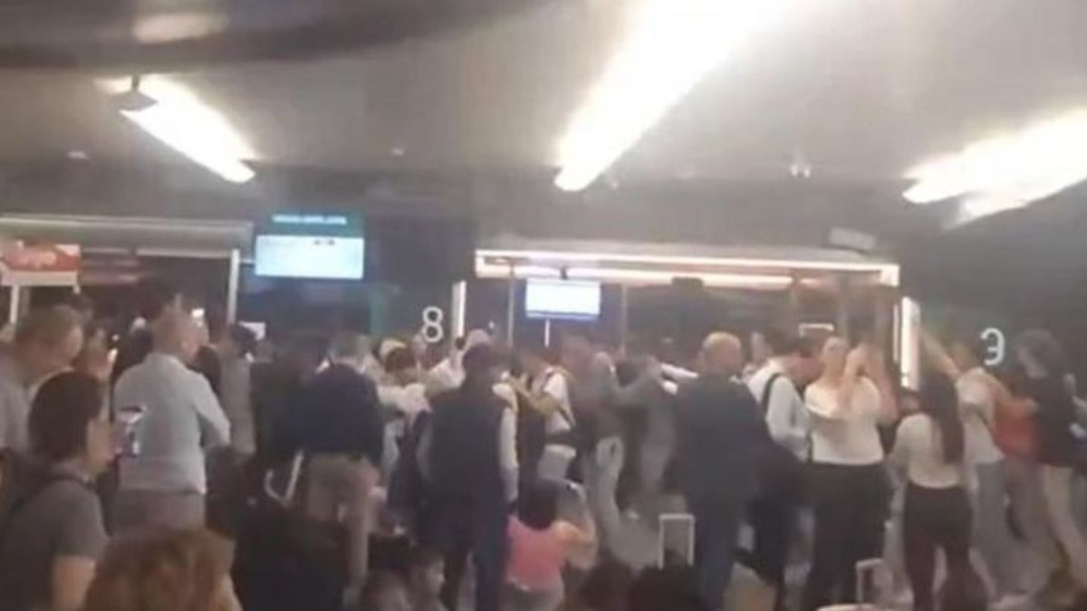 Se hace viral la reacción de algunos pasajeros en Atocha tras el caos ferroviario