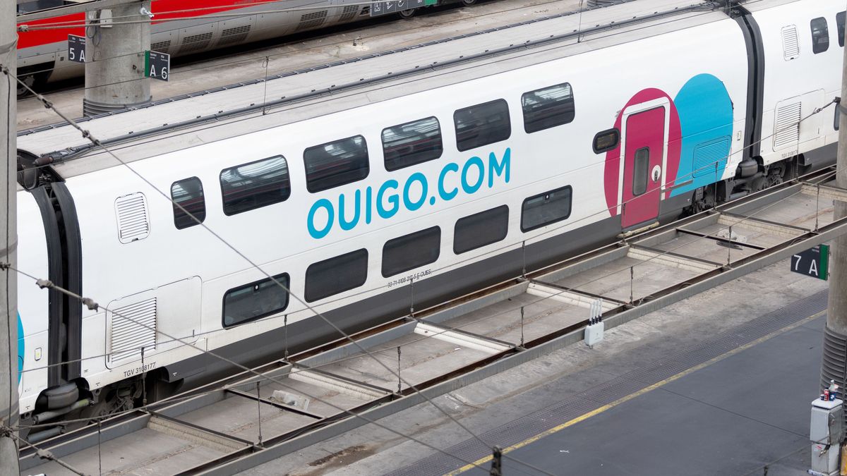 Tren de Ouigo en la estación de Atocha en Madrid