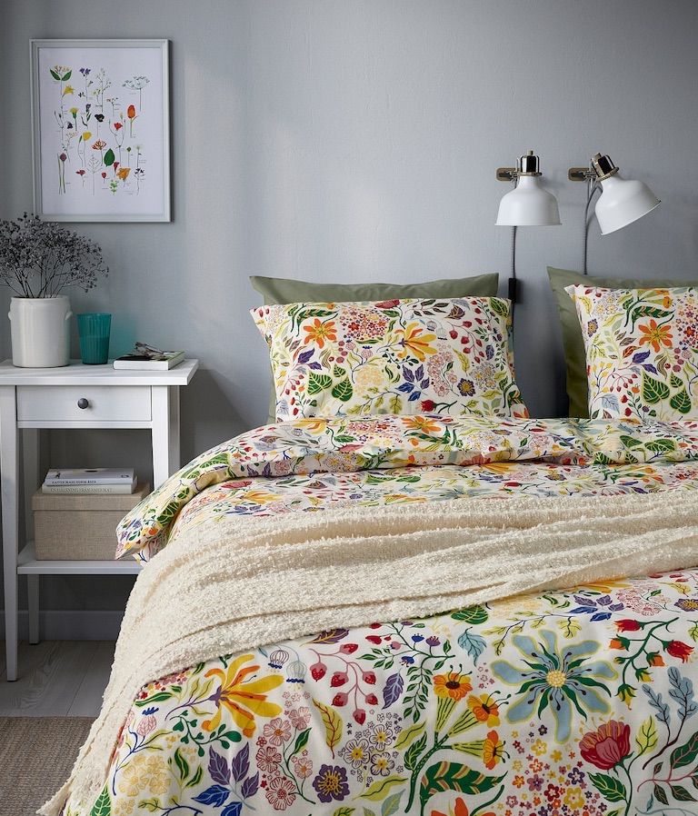 Funda nórdica IKEA con flores de colores