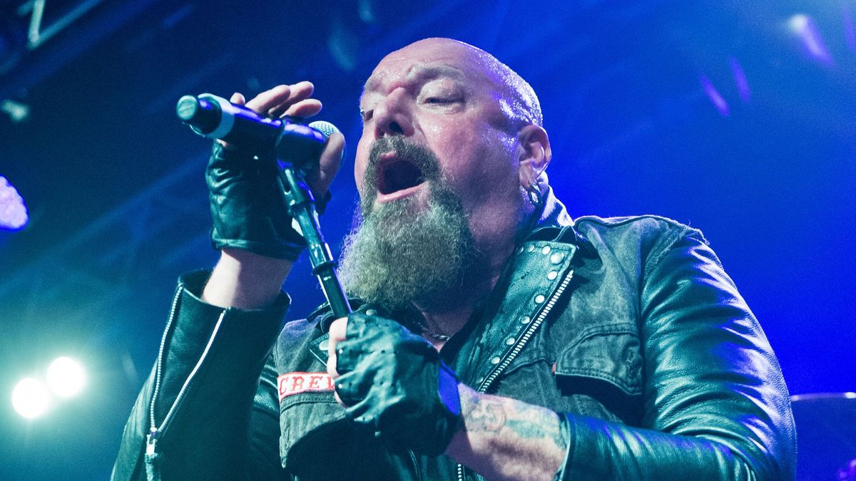 Paul Di'Anno sobre el escenario