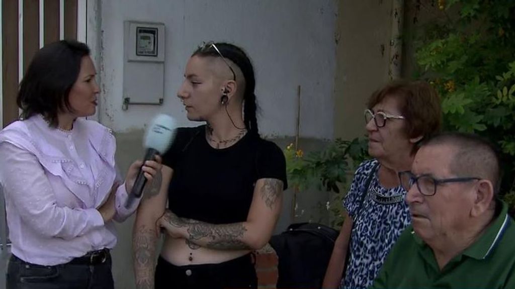 Una familia denuncia que su vecino intenta hacerles la vida imposible: "Orina y defeca en nuestro jardín"