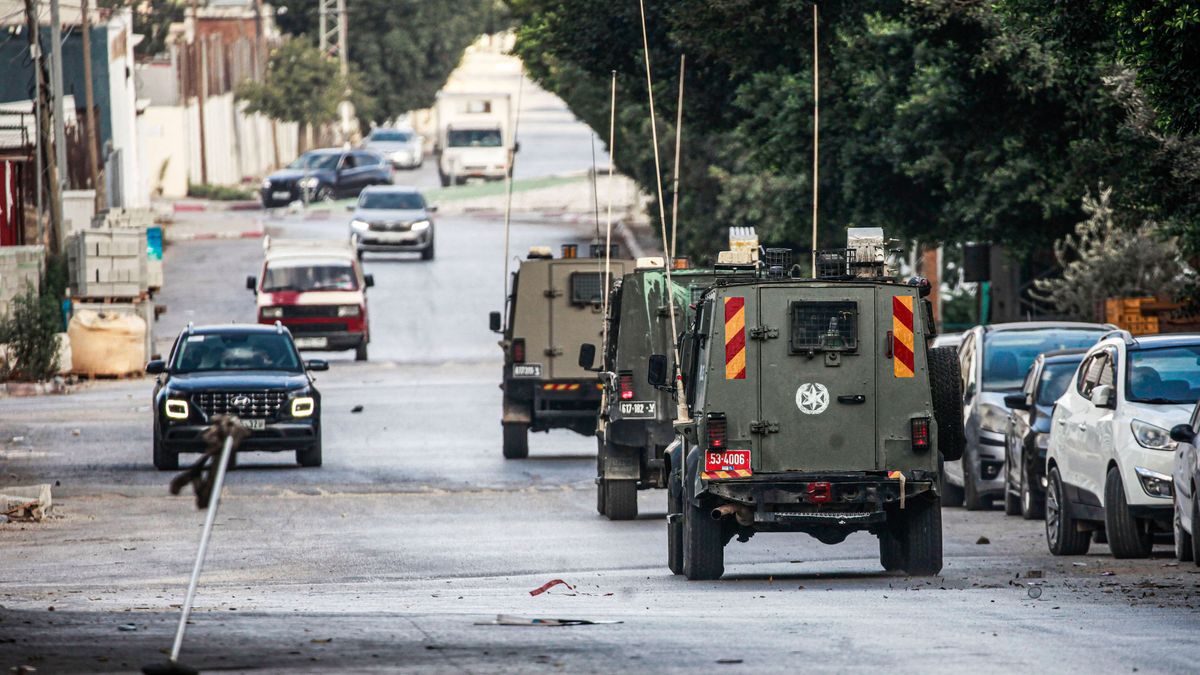 Camiones del Ejército israelí en la ciudad cisjordana de Nablús