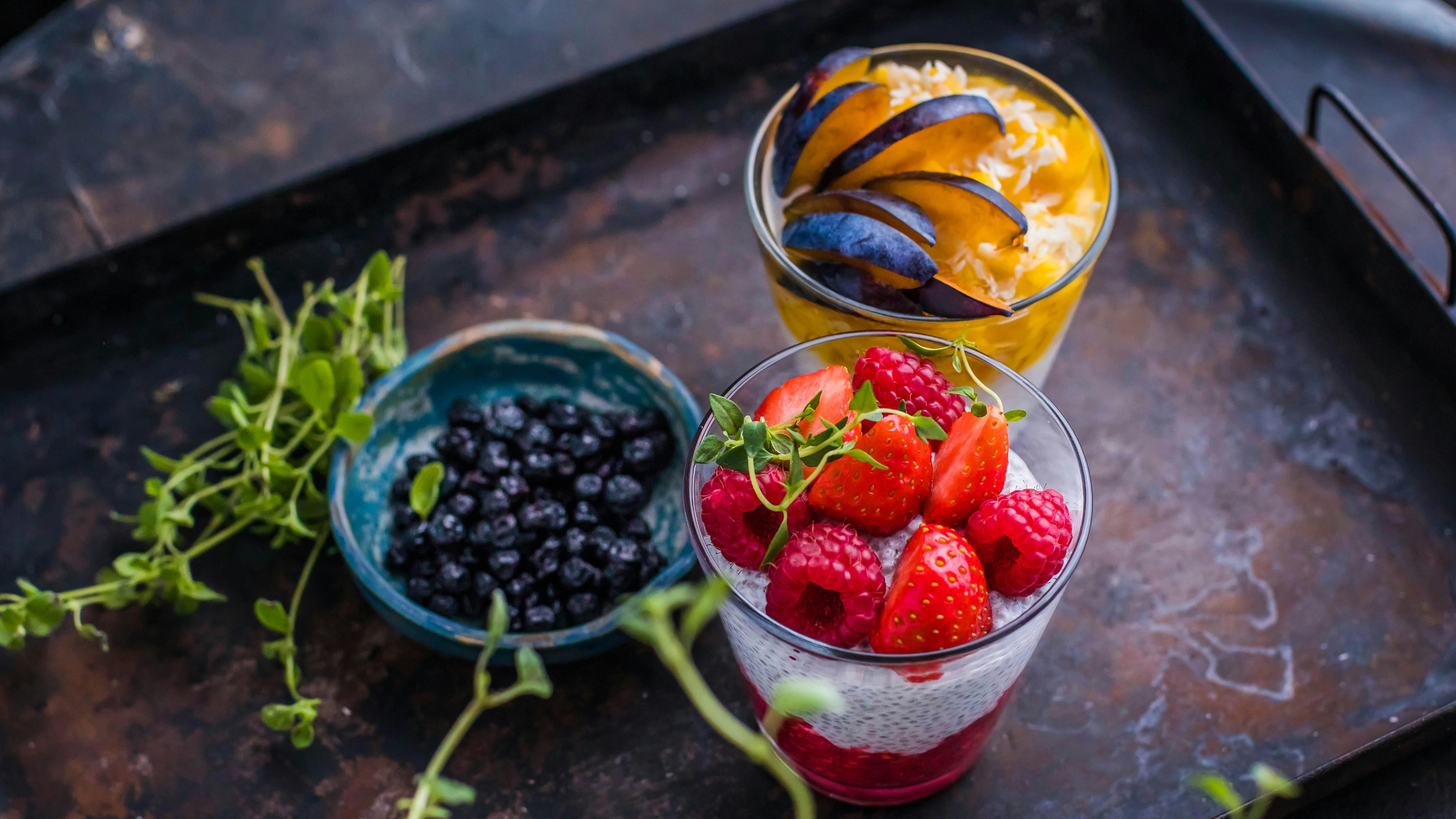 Pudin de chía con fresas. FUENTE: Pexels