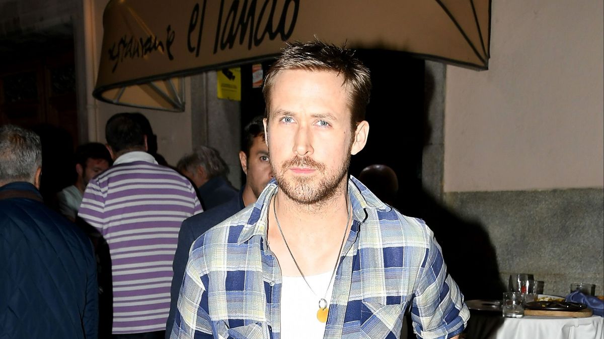 Ryan Gosling saliendo de El Lando tras su visita