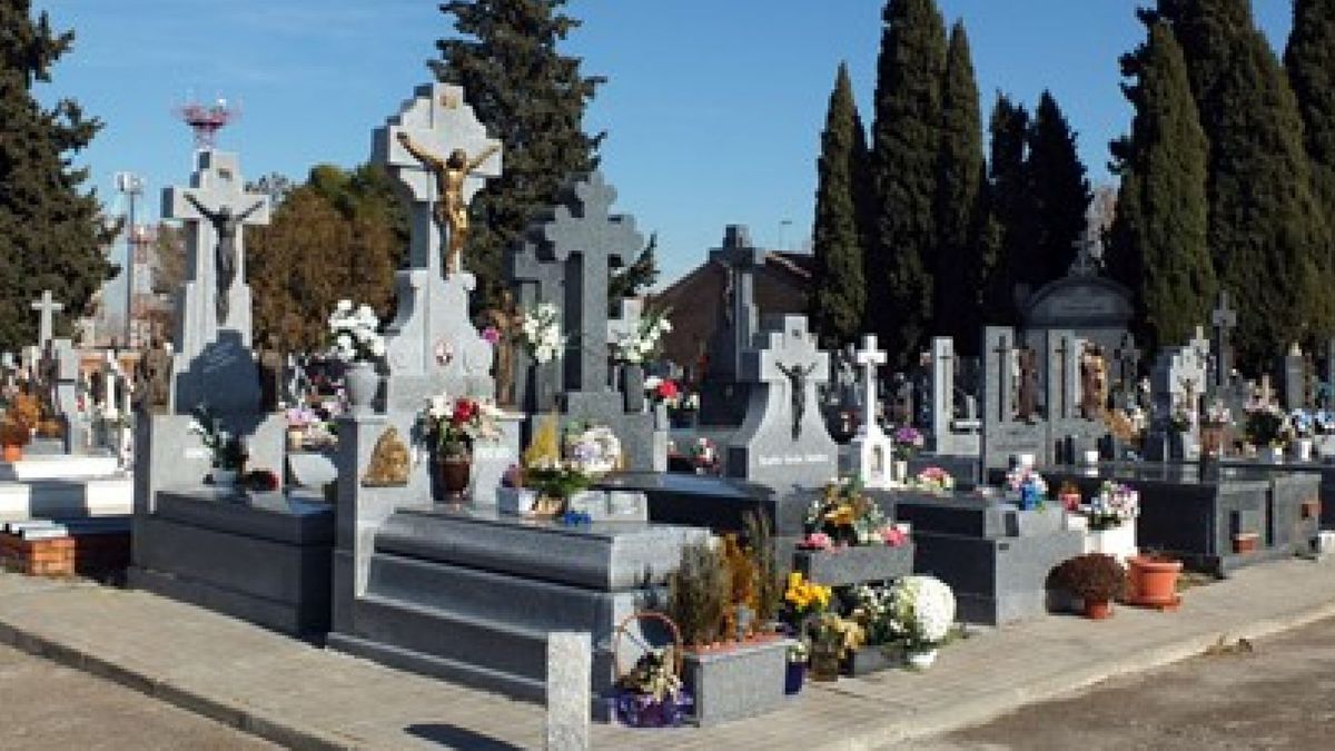 Tres detenidos por el robo de cruces en el cementerio de Paracuellos