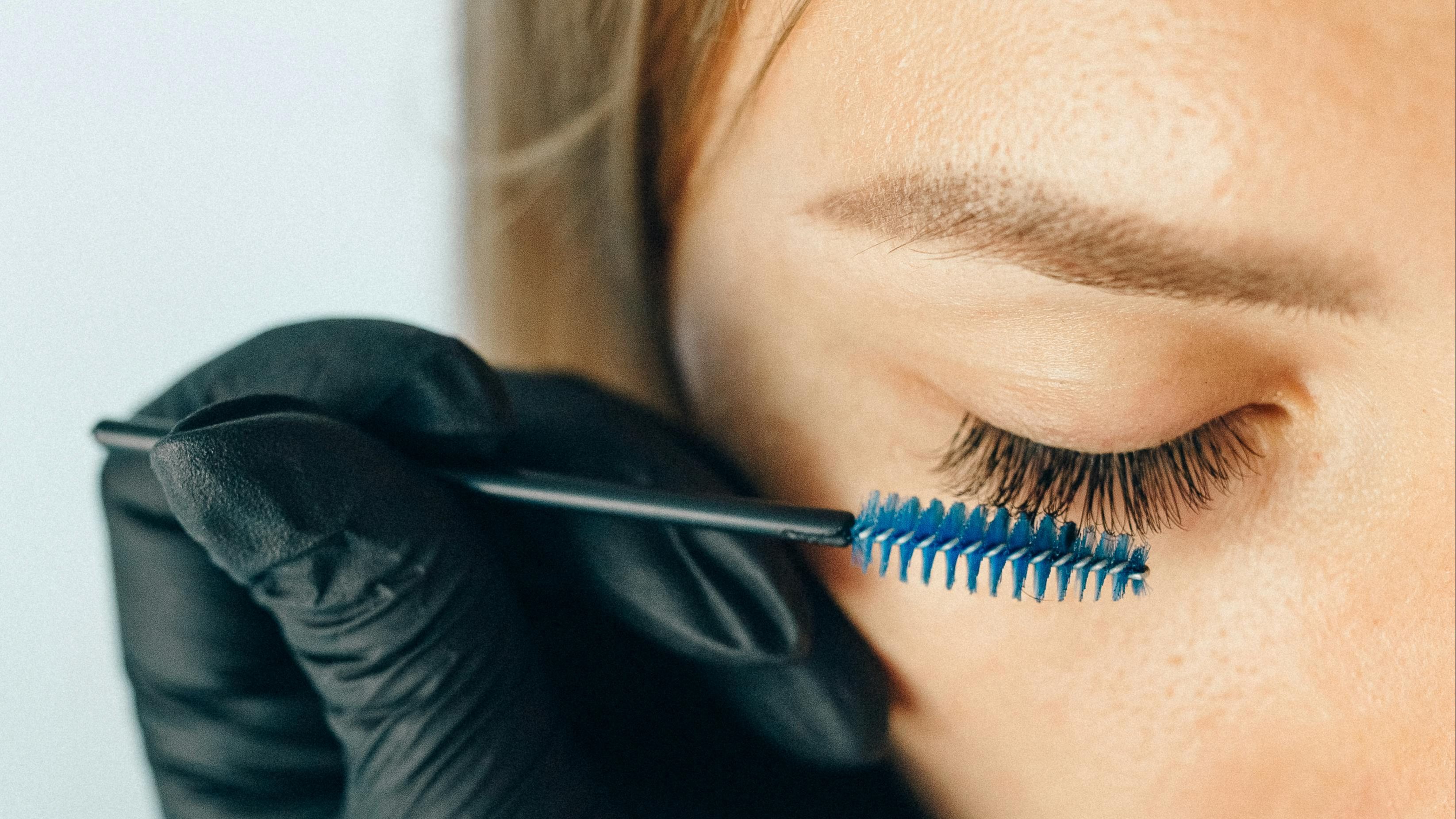 Utiliza un gupillón para aplicar el aceite. FUENTE: Pexels