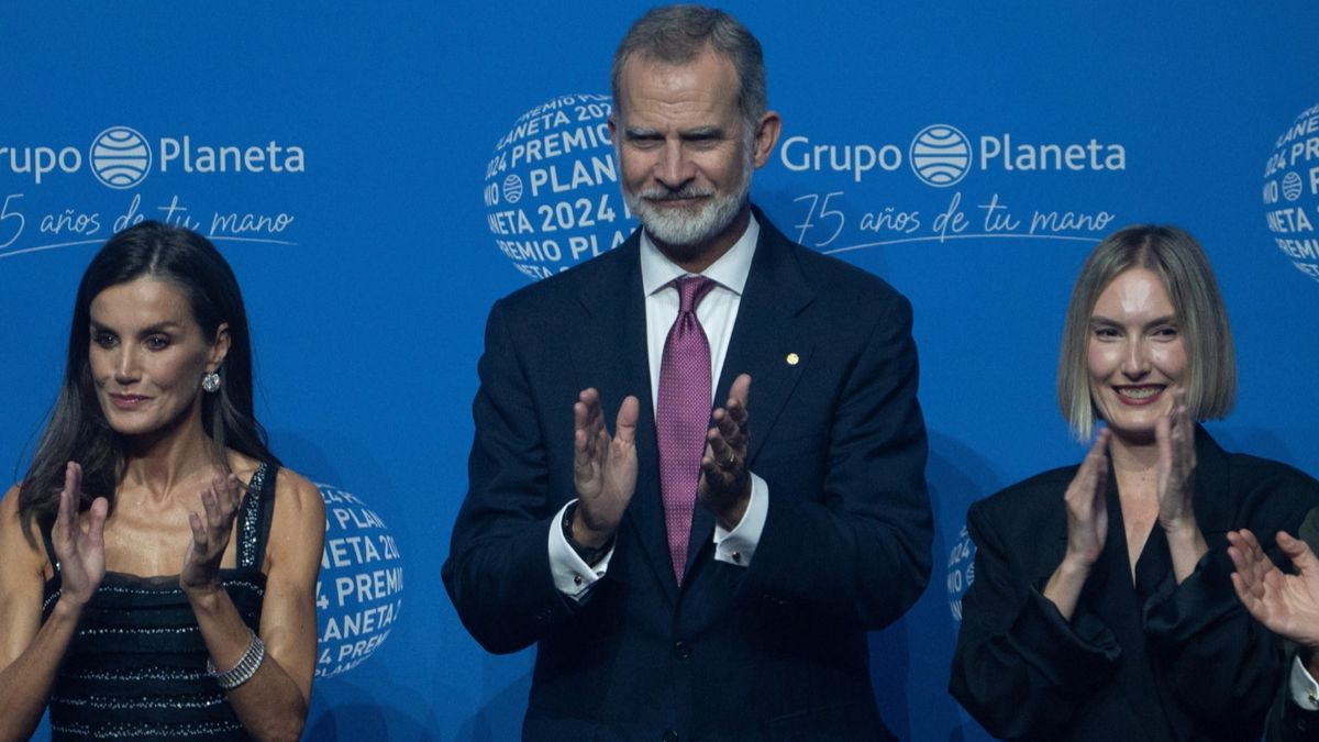 Sale a la luz la simpática anécdota que vivió la finalista del Premio Planeta con los reyes: "No tengo ni idea, sus majestades"