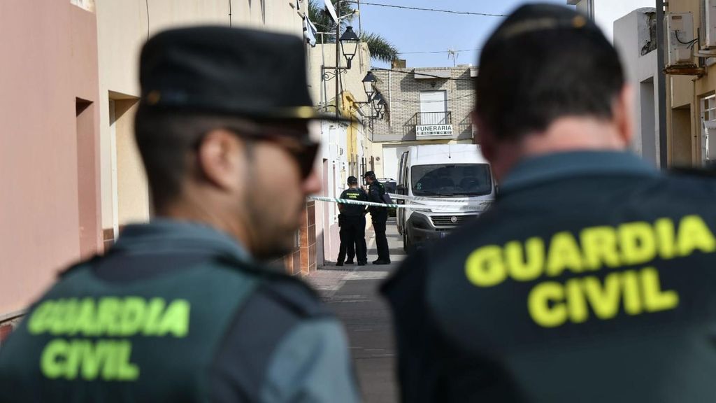 Los cuatro hijos de entre 3 y 19 años de la mujer asesinada por su marido en La Mojonera quedan a cargo de un familiar