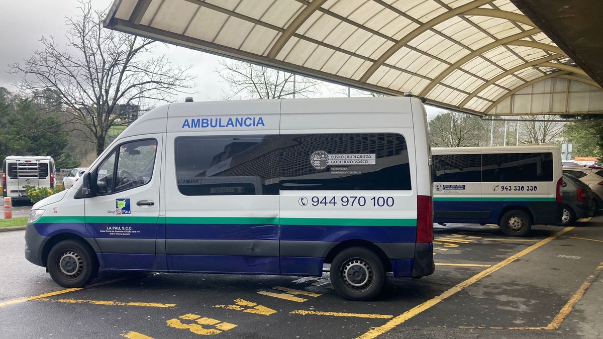 Una ambulancia en el hospital de Galdakao