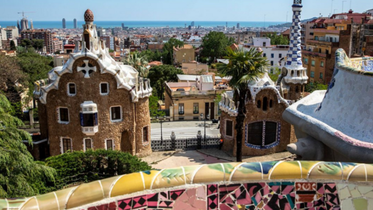 Barcelona sube casi el doble el precio de la entrada turística del Park Güell: