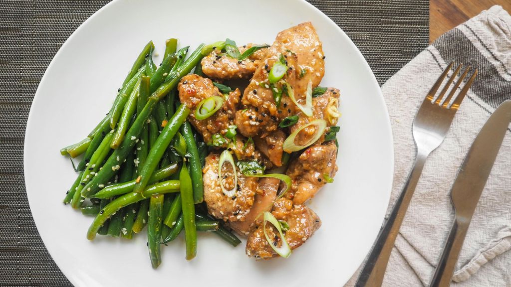 Cena con pollo y verduras