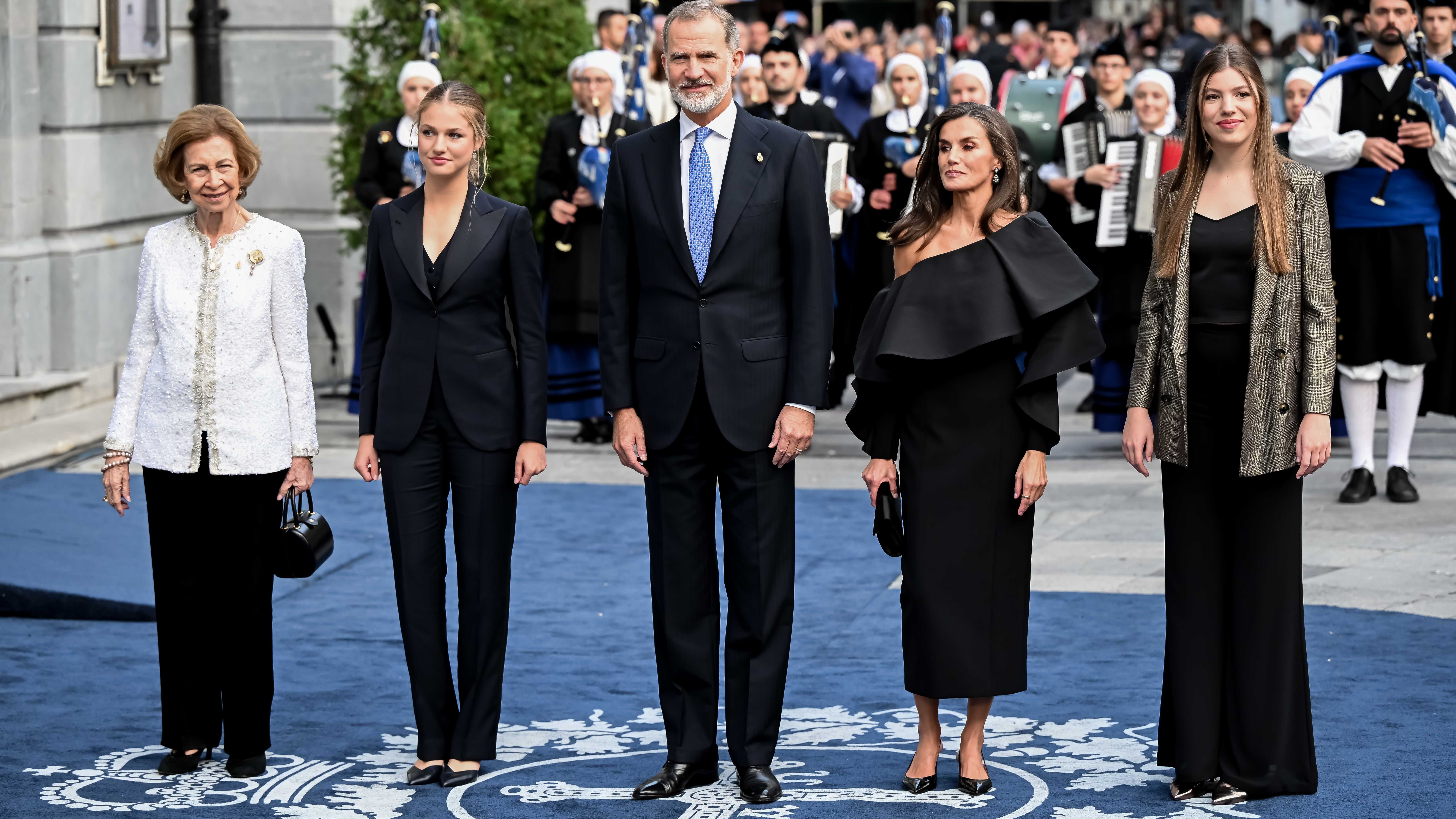 El rey Felipe VI, la reina Letizia, la princesa Leonor, la infanta Sofía y la reina Sofía