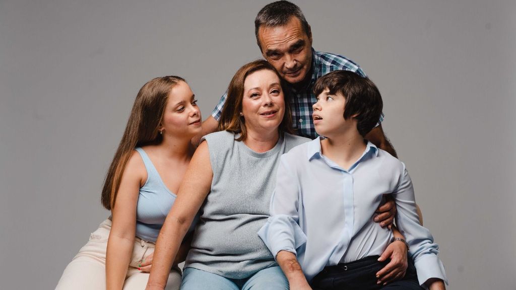 Ana Díaz con su marido y sus hijas