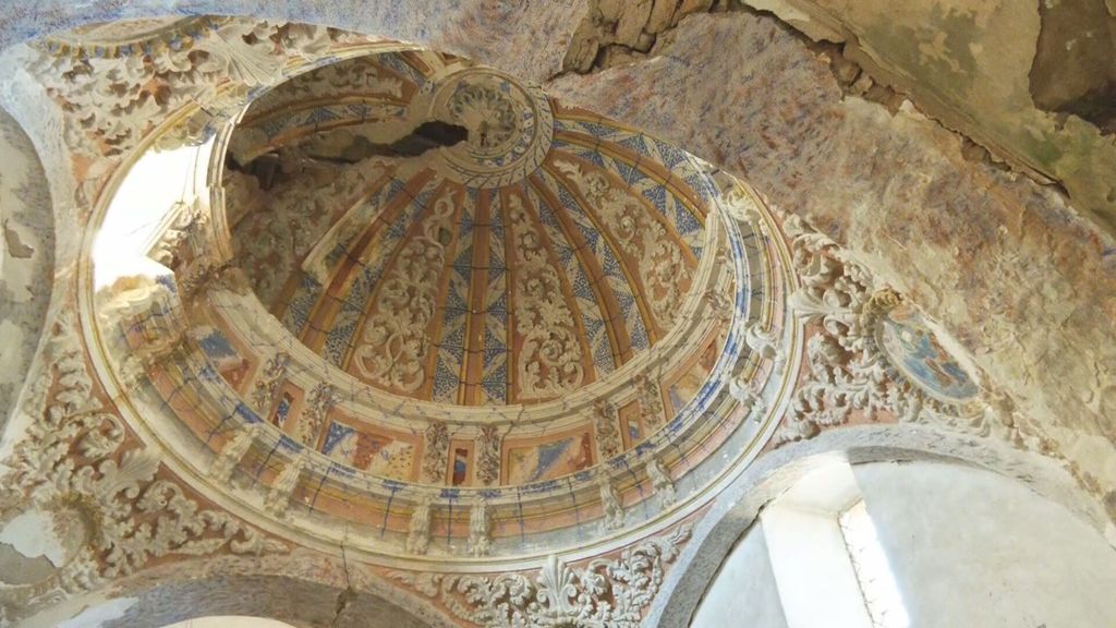 La cúpula barroca de la iglesia de Cabreriza, un pueblo abandonado de Soria, en peligro por la nieve