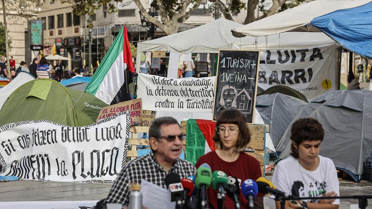 Rueda de prensa de los participantes en la acampada