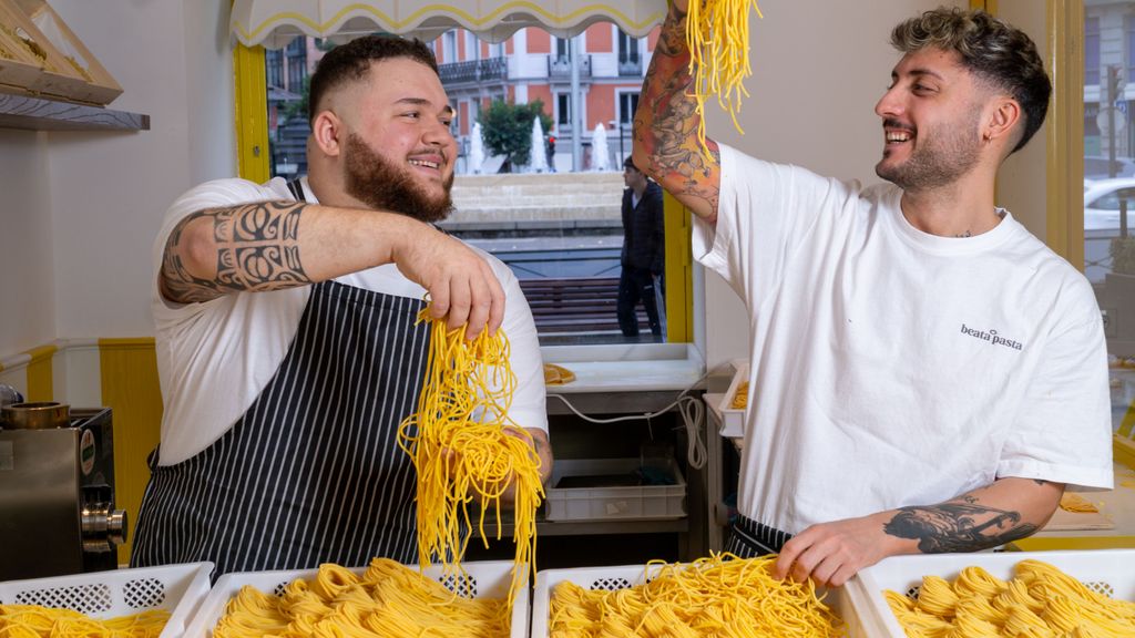 Simone Atollini y un compañero en Beata Pasta