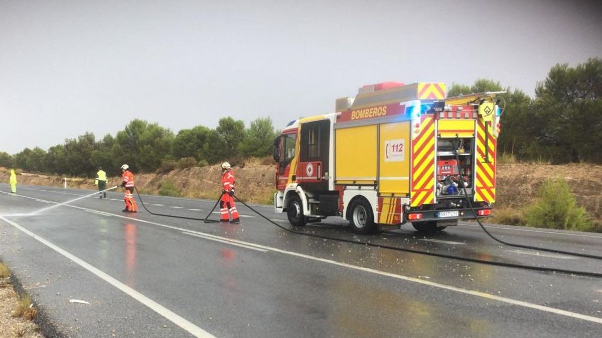 Bomberos de Granada acuando tras un accidente de tráfico