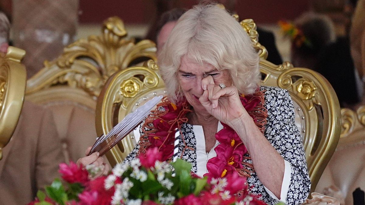 Camilla Parker Bowles, entre lágrimas durante su viaje a Samoa