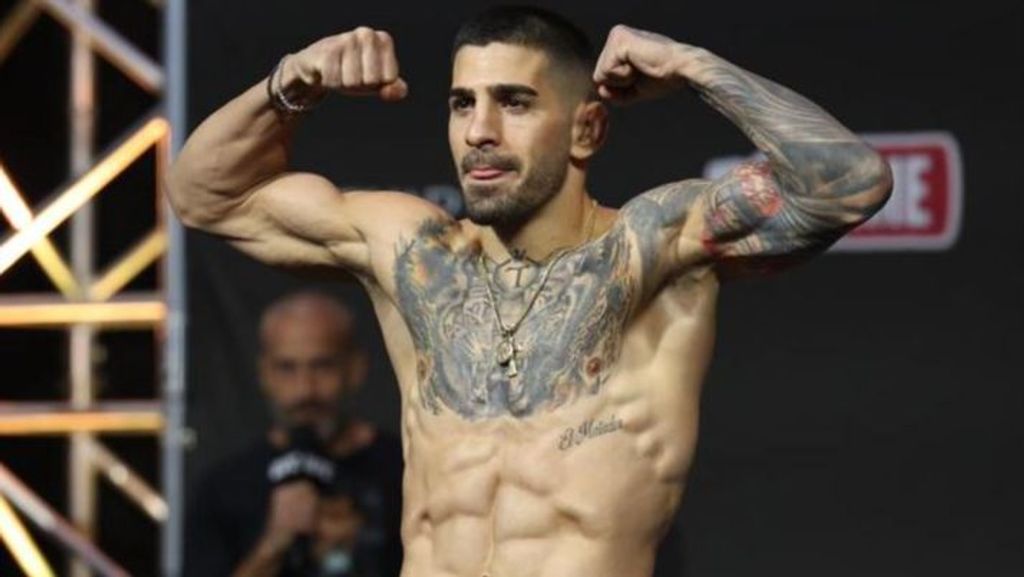 Topuria retiene su cinturón mundial del peso pluma de la UFC tras noquear a Holloway